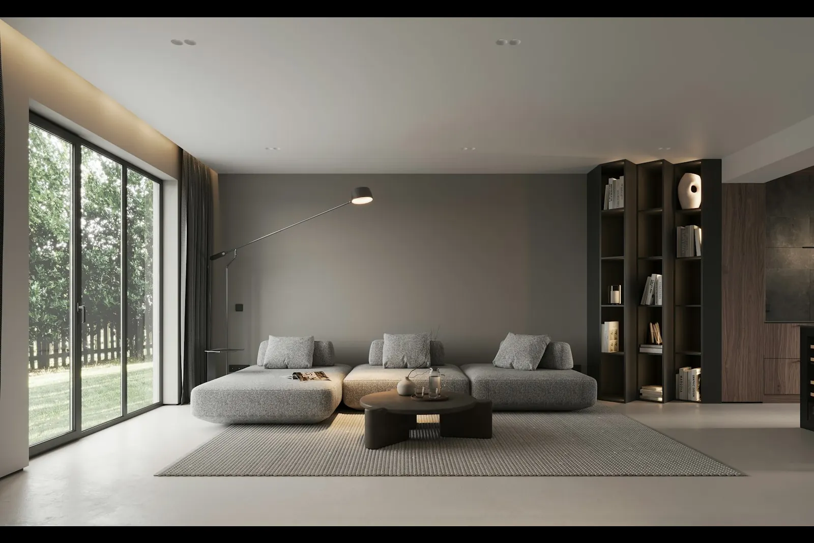 Gri modüler kanepe, ahşap sehpa ve koyu raflı, geniş camlı sade modern salon